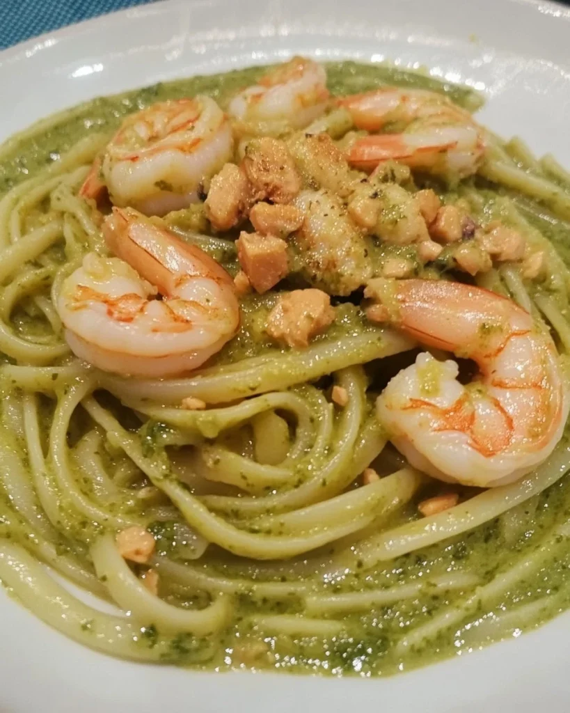 Linguine con crema di zucchine e gamberi with creamy zucchini sauce and shrimp