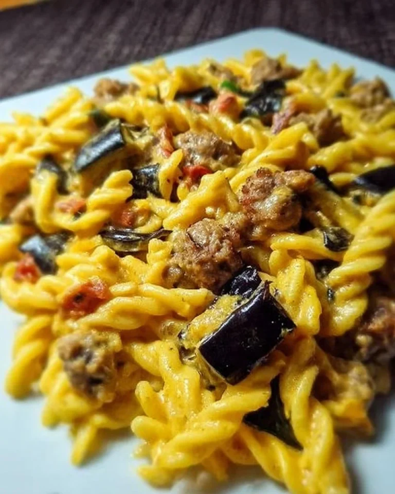 Fusilli napoletani con salsiccia, melanzane e zafferano