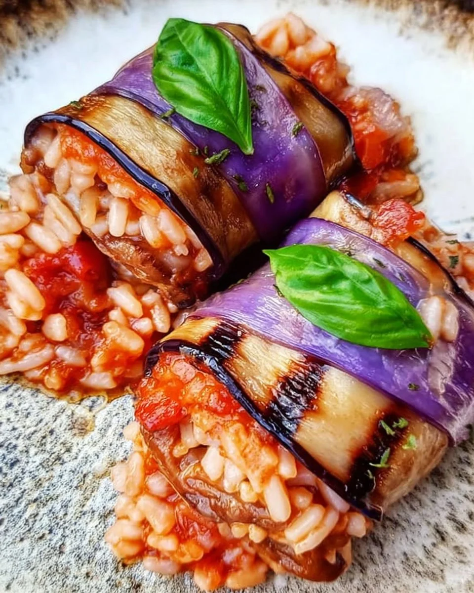 Involtini di melanzane ripieni di riso pronti da gustare