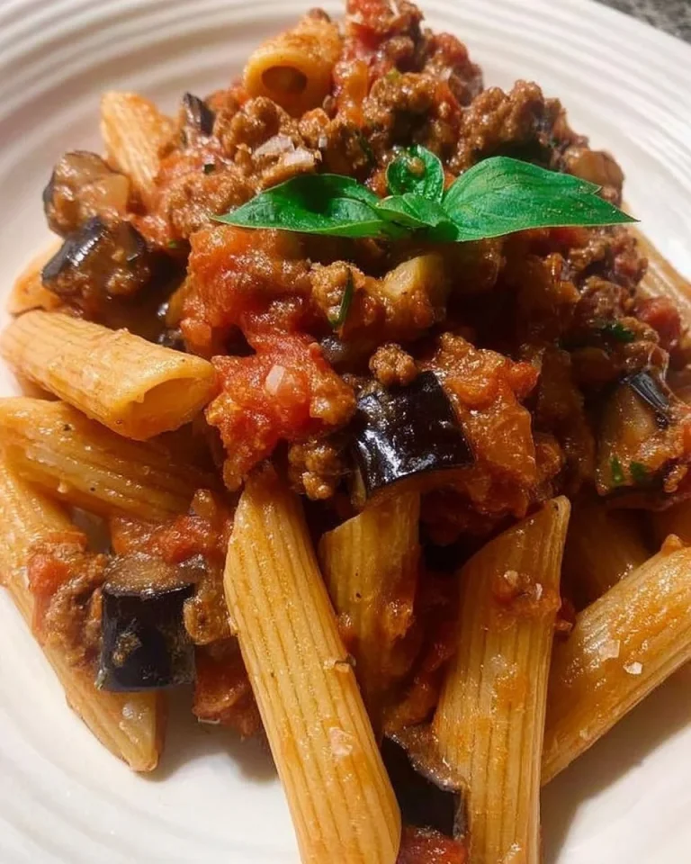 Pennoni con melanzane e salsiccia sbriciolata