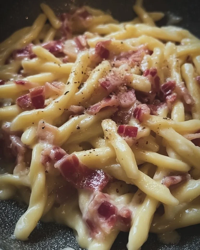 Trofie con speck e crema di brie, un piatto italiano delizioso
