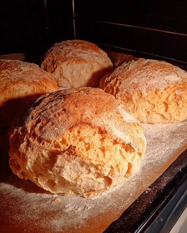 Immagine di pane fatto in casa fresco e dorato