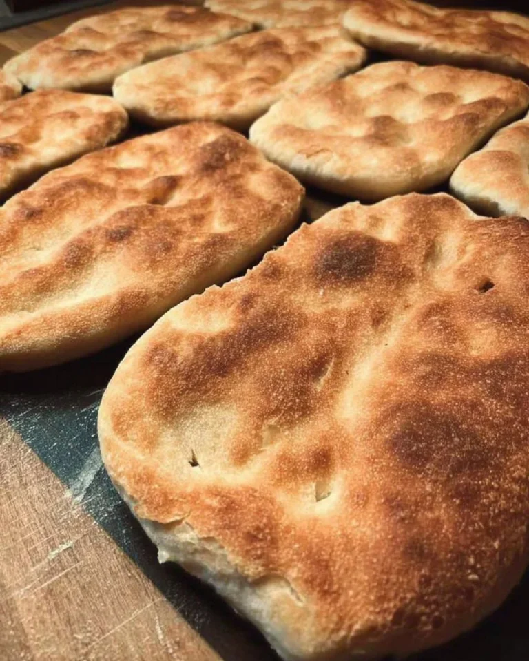 Sfoglie di pane croccanti e deliziose pronte per essere gustate