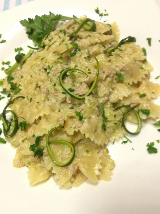 Farfalle con crema di zucchine e tonno