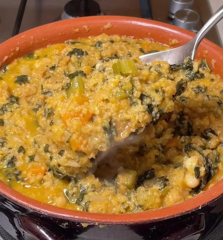 Ribollita, zuppa toscana ricca di verdure e legumi
