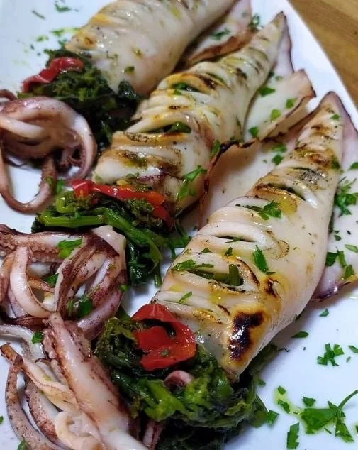 Calamari arrostiti ripieni di friarielli