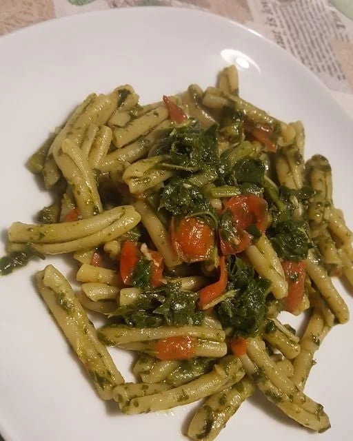 Caserecce con cavolo nero e pomodorini