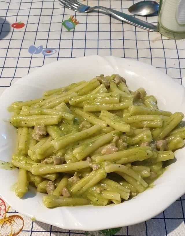 Caserecce with sausage and cream of asparagus and potatoes