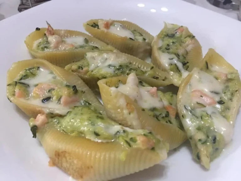 Conchiglioni ripieni di salmone e zucchine, un piatto delizioso e nutriente