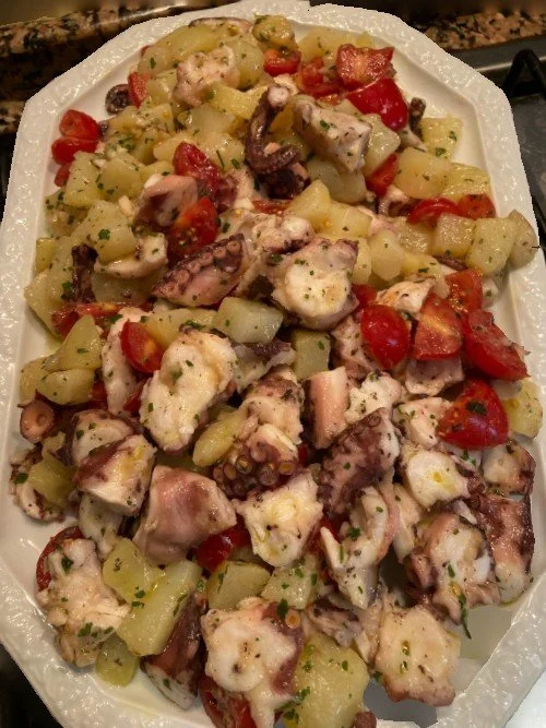 Insalata di polpo con patate e pomodorini