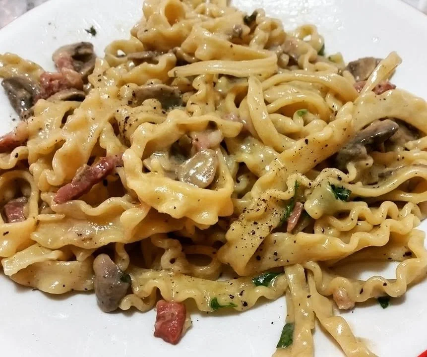 Mafaldine with mushroom cream and pancetta