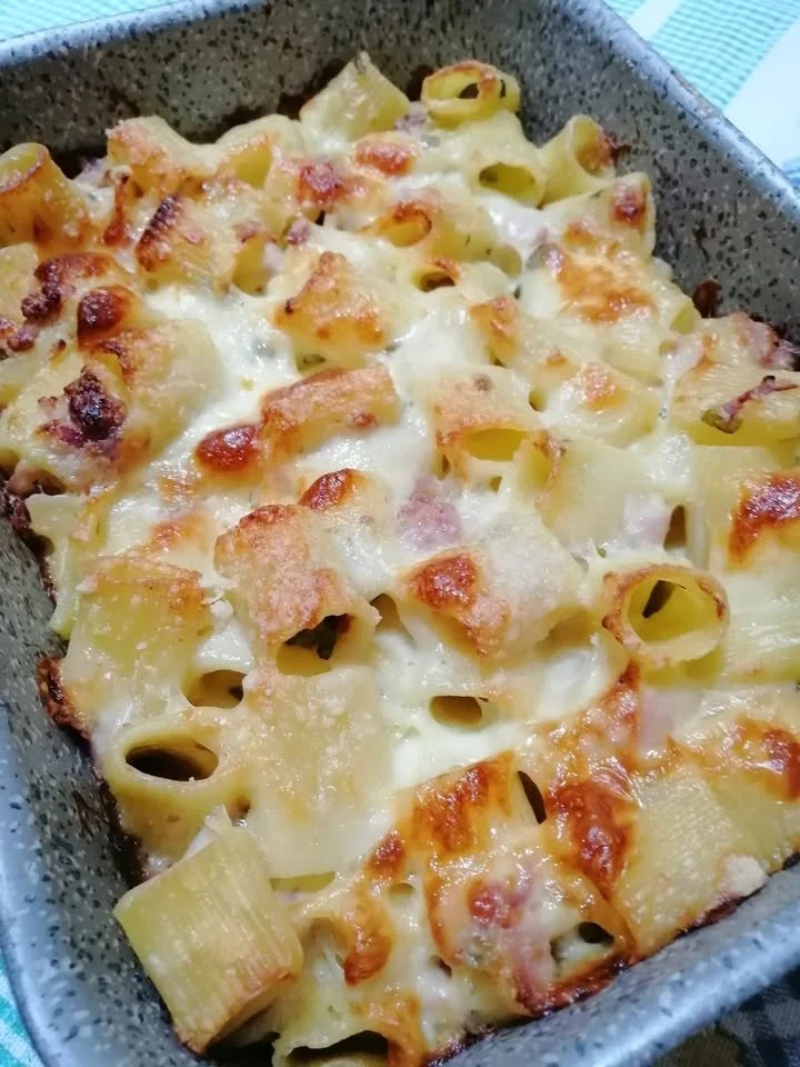 Pasta al Forno con Zucchine, Cotto e Galbanino, piatto delizioso da gustare