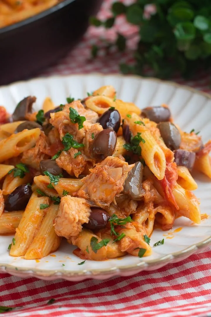 Pasta con Tonno, Melanzane e Olive
